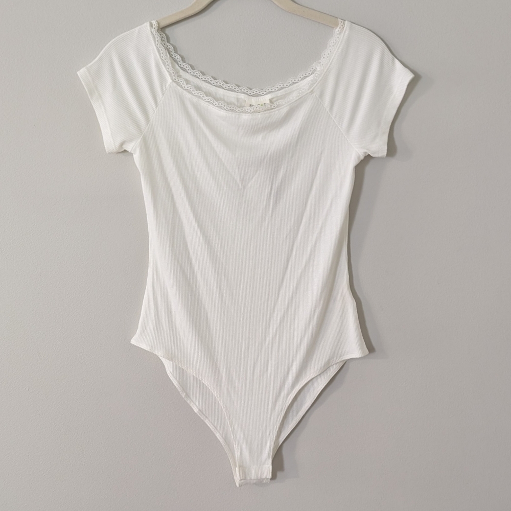Self Esteem Womens Ribbed Bodysuit MEDIUM Lace Trim Stretch‎ White Short Sleeve